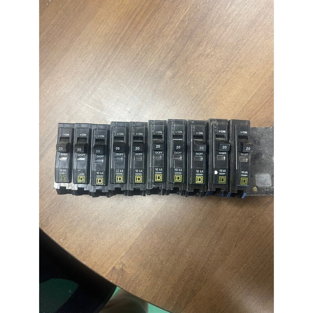 10 Square D 20 amp circuit breakers single pole bolt on